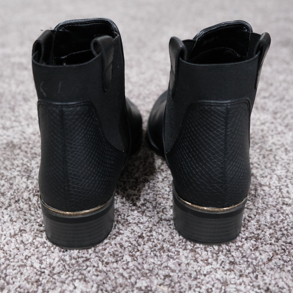 Chelsea Boots - Picture 2 of 3